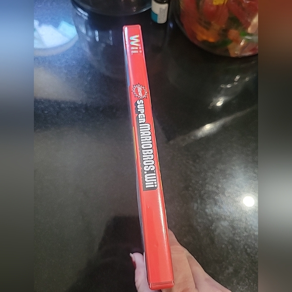 New Super Mario Bros. Wii Nintendo Wii 2009 With Booklet - Picture 3 of 4